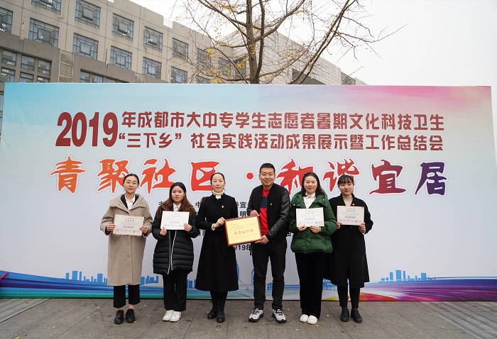 15764007538535.jpg 参会人员合照.jpg