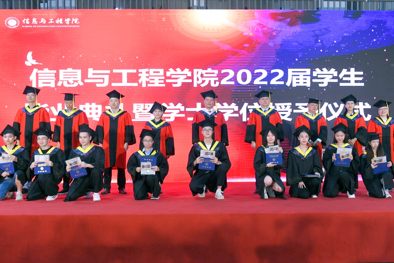 说明: E:\1-办公室主任岗位\X-新闻编写\2021-2022(1)\20220616-毕业典礼\毕业典礼照片\_DSC7338.jpg 说明: E:\1-办公室主任岗位\X-新闻编写\2021-2022(1)\20220616-毕业典礼\毕业典礼照片\_DSC7338.jpg