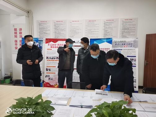 谢滨(左二)介绍后勤疫情防控落实情况.jpg 谢滨(左二)介绍后勤疫情防控落实情况.jpg